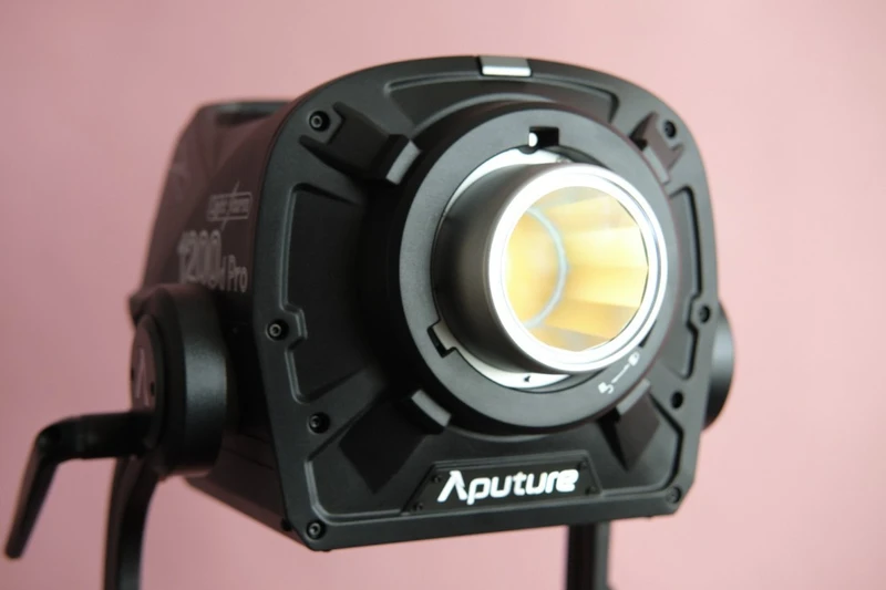 Aputure 1200d